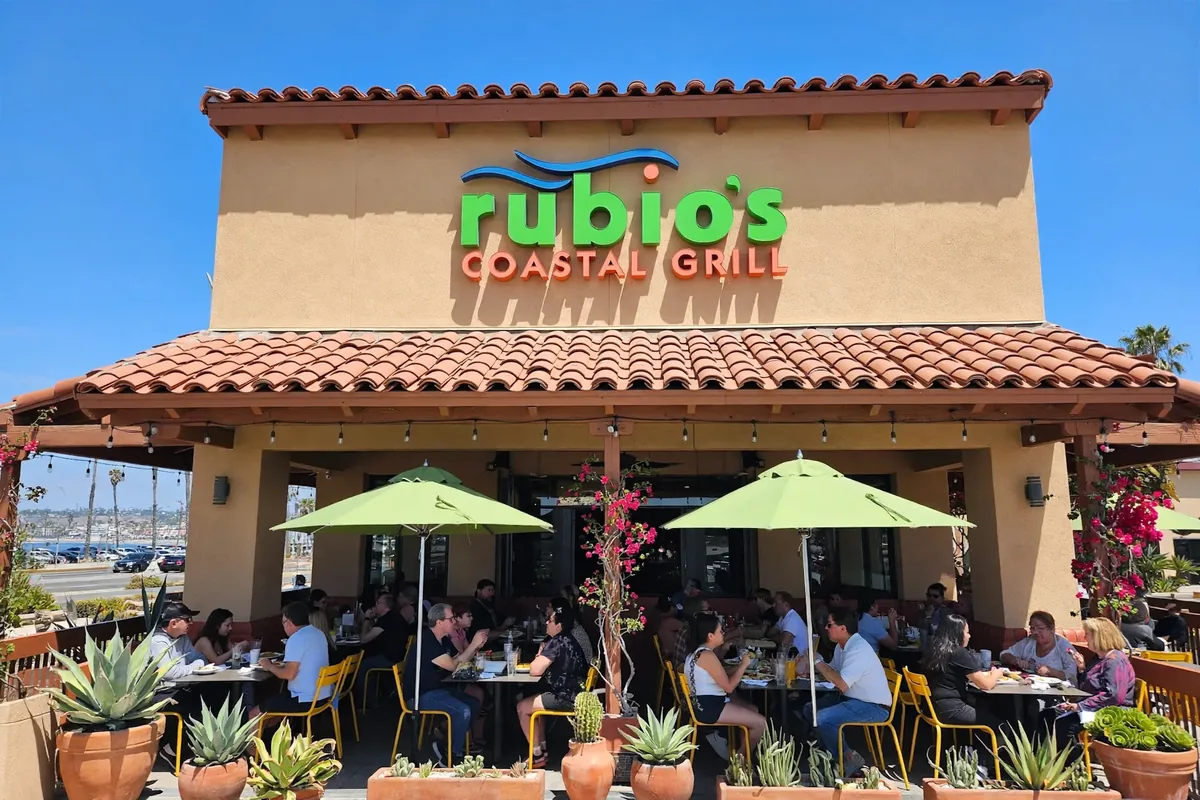Rubio's working hours at a Rubio's Coastal Grill restaurant